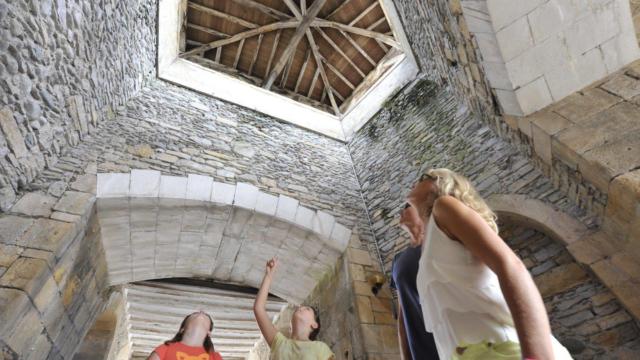 L'Assommoir de la Porte Saint-Antoine à Navarrenx, un des plus beaux villages de France