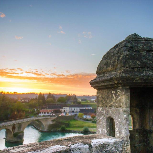 Un coucher de soleil depuis la guérite à Navarrenx, un des plus beaux villages de France.