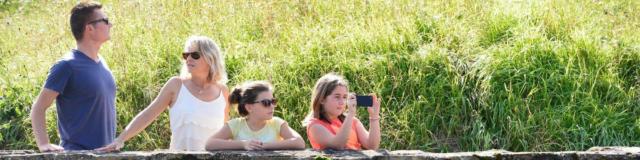 Balade en famille sur les remparts à Navarrenx, un des plus beaux villages de France