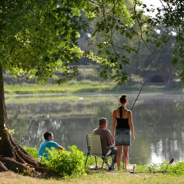 pche-au-bord-du-lac-de-la-pounte.jpg