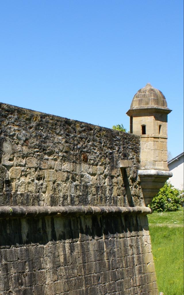 Navarrenx, cité bastionnée en Béarn des Gaves