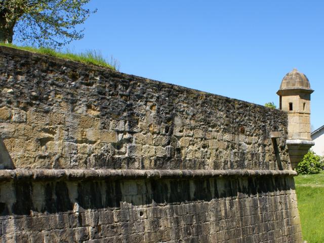 Navarrenx, cité bastionnée en Béarn des Gaves