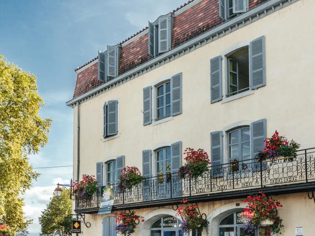 Bureau d'accueil de l'office de tourisme du Béarn des gaves à Sauveterre-de-Béarn